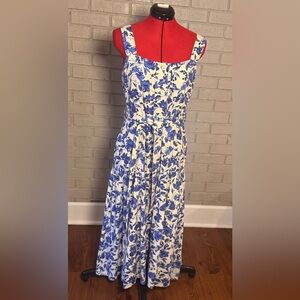 Floral Blue and White Sleeveless boutique Dress size Medium Excellent condition